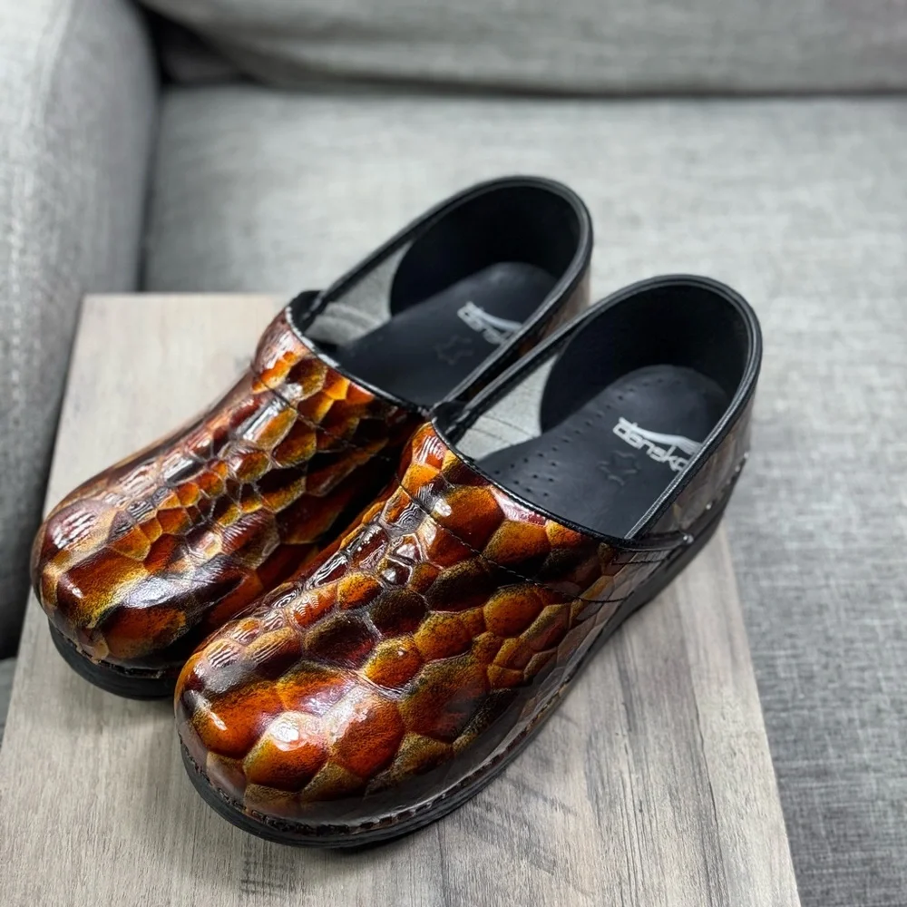 Dansko Professional Leather Clogs Shoes Women’s Size 41 Orange Brown Embossed - Picture 2 of 14